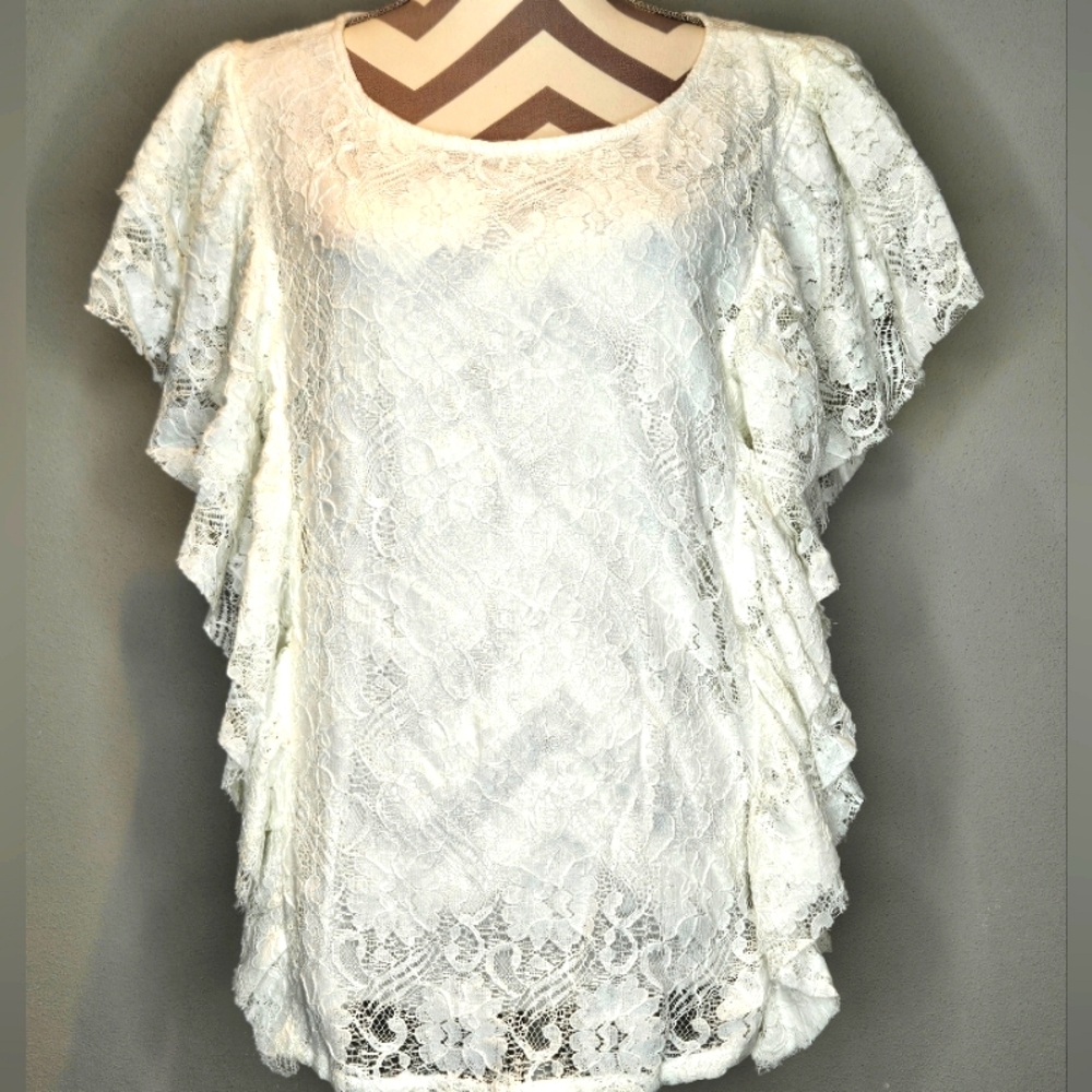 White lace ruffled shirt